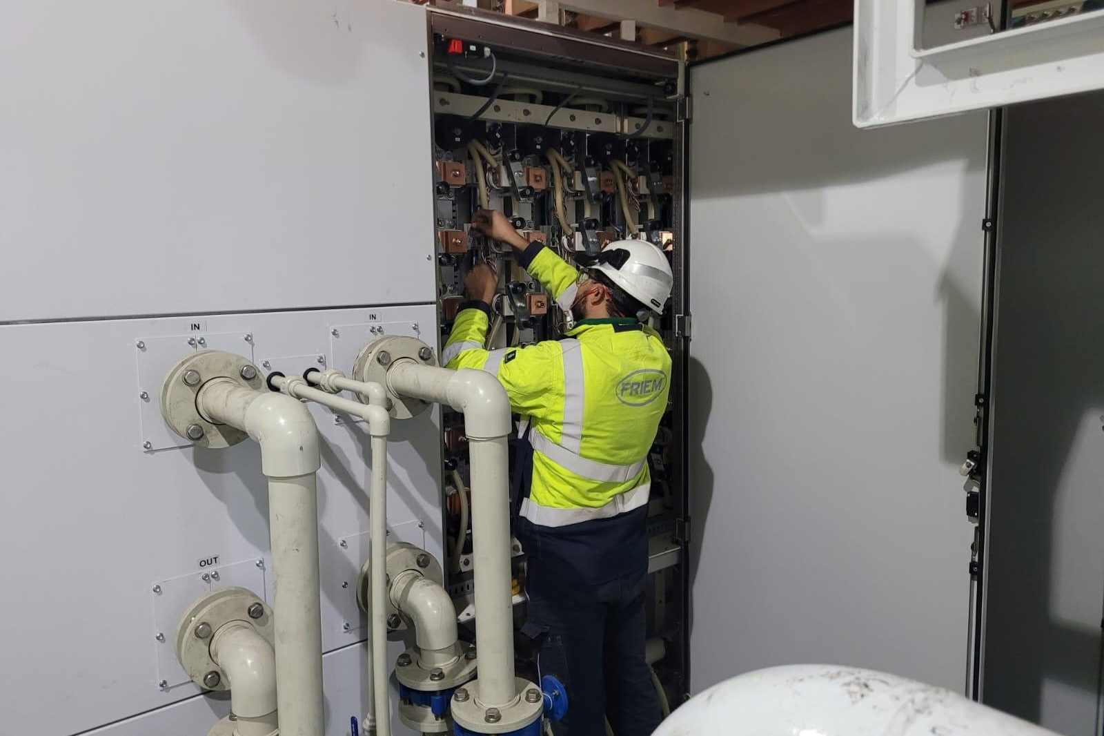 BL 26 004 Extending the Operational Life of High Power Conversion Systems